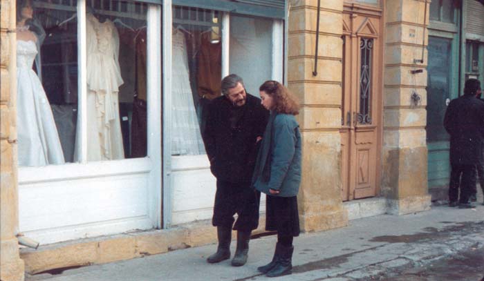 Marcello&nbsp;Mastroianni&nbsp;et&nbsp;Dora&nbsp;Chrisikou&nbsp;dans&nbsp;le&nbsp;film&nbsp;"Les&nbsp;Pas&nbsp;suspendu&nbsp;de&nbsp;la&nbsp;cigogne"