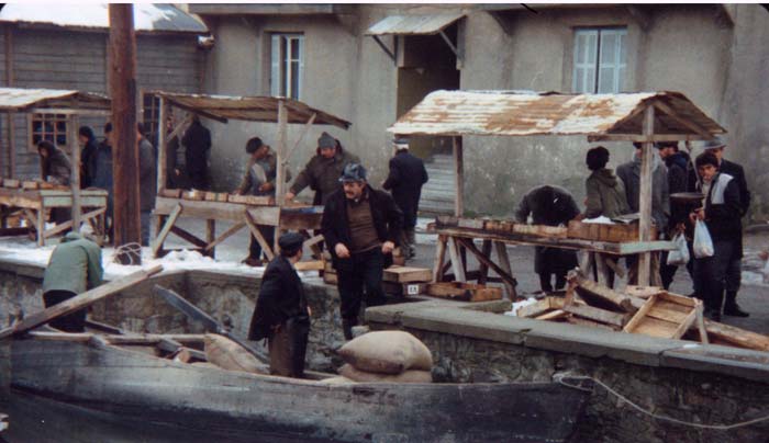 Marcello&nbsp;Mastroianni&nbsp;et&nbsp;d'autres&nbsp;acteurs&nbsp;dans&nbsp;le&nbsp;film&nbsp;"Les&nbsp;Pas&nbsp;suspendu&nbsp;de&nbsp;la&nbsp;cigogne"