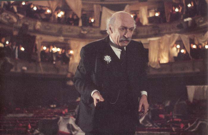 Nikos&nbsp;Kolovos&nbsp;in&nbsp;the&nbsp;film&nbsp;"Trilogy&nbsp;I:&nbsp;The&nbsp;Weeping&nbsp;Meadow"