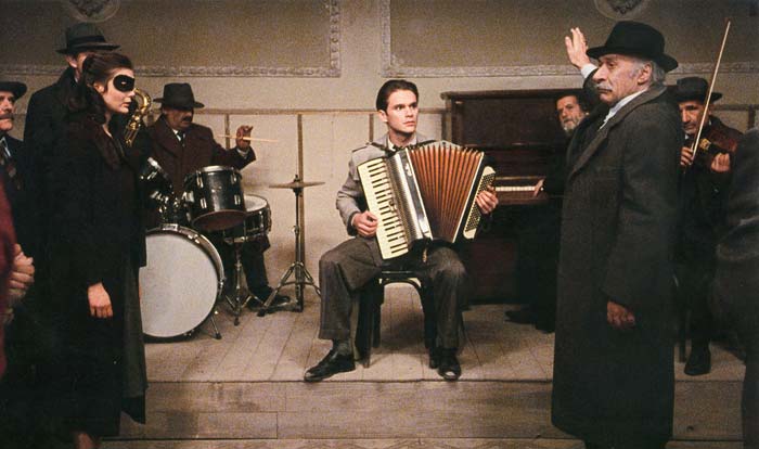 Nikos&nbsp;Kolovos,&nbsp;Alexandra&nbsp;Aidini,&nbsp;Nikos&nbsp;Poursanidis&nbsp;and&nbsp;other&nbsp;actors&nbsp;in&nbsp;the&nbsp;film&nbsp;"Trilogy&nbsp;I:&nbsp;The&nbsp;Weeping&nbsp;Meadow"