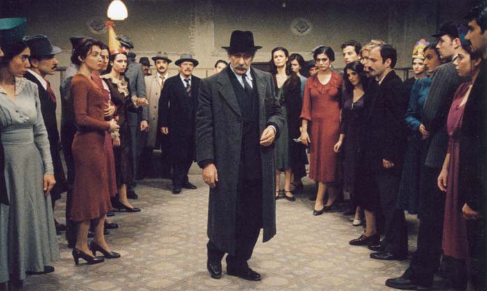 Nikos&nbsp;Kolovos&nbsp;and&nbsp;other&nbsp;actors&nbsp;in&nbsp;the&nbsp;film&nbsp;"Trilogy&nbsp;I:&nbsp;The&nbsp;Weeping&nbsp;Meadow"