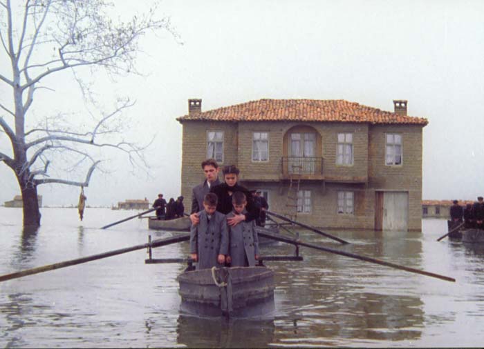 Alexandra&nbsp;Aidini,&nbsp;Nikos&nbsp;Poursanidis&nbsp;with&nbsp;other&nbsp;actors&nbsp;in&nbsp;the&nbsp;film&nbsp;"Trilogy&nbsp;I:&nbsp;The&nbsp;Weeping&nbsp;Meadow"