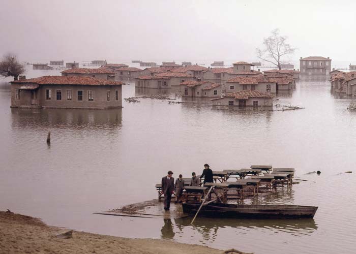 Alexandra&nbsp;Aidini&nbsp;and&nbsp;Nikos&nbsp;Poursanidis&nbsp;with&nbsp;other&nbsp;actors&nbsp;in&nbsp;the&nbsp;film&nbsp;"Trilogy&nbsp;I:&nbsp;The&nbsp;Weeping&nbsp;Meadow"