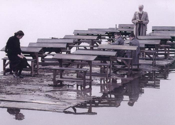 Alexandra&nbsp;Aidini&nbsp;with&nbsp;other&nbsp;actors&nbsp;in&nbsp;the&nbsp;film&nbsp;"Trilogy&nbsp;I:&nbsp;The&nbsp;Weeping&nbsp;Meadow"