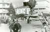 Theo Angelopoulos mit seinen Mitarbeitenden während der Dreharbeiten zum Film «Die Jäger», Organismo Fotoperiodismo O.E., 1976.