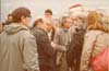Theo Angelopoulos mit Manos Katrakis und Mitarbeitenden während der Dreharbeiten zum Film «Reise nach Kithera».