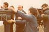 Theo Angelopoulos mit seinen Mitarbeitenden während der Dreharbeiten zum Film «Reise nach Kithera».