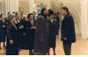 Harvey Keitel e Mania Papadimitriou con altri attori nel film "Lo sguardo di Ulisse"